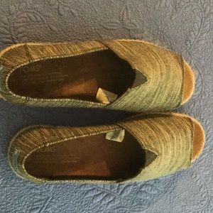 Toms open toe flat